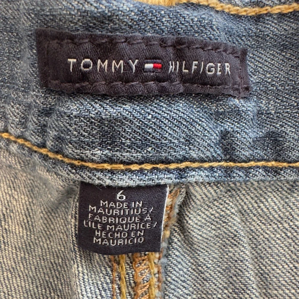 Tommy Hilfiger Womens Blue Denim Shorts Medium Wash 100% Cotton Size 6